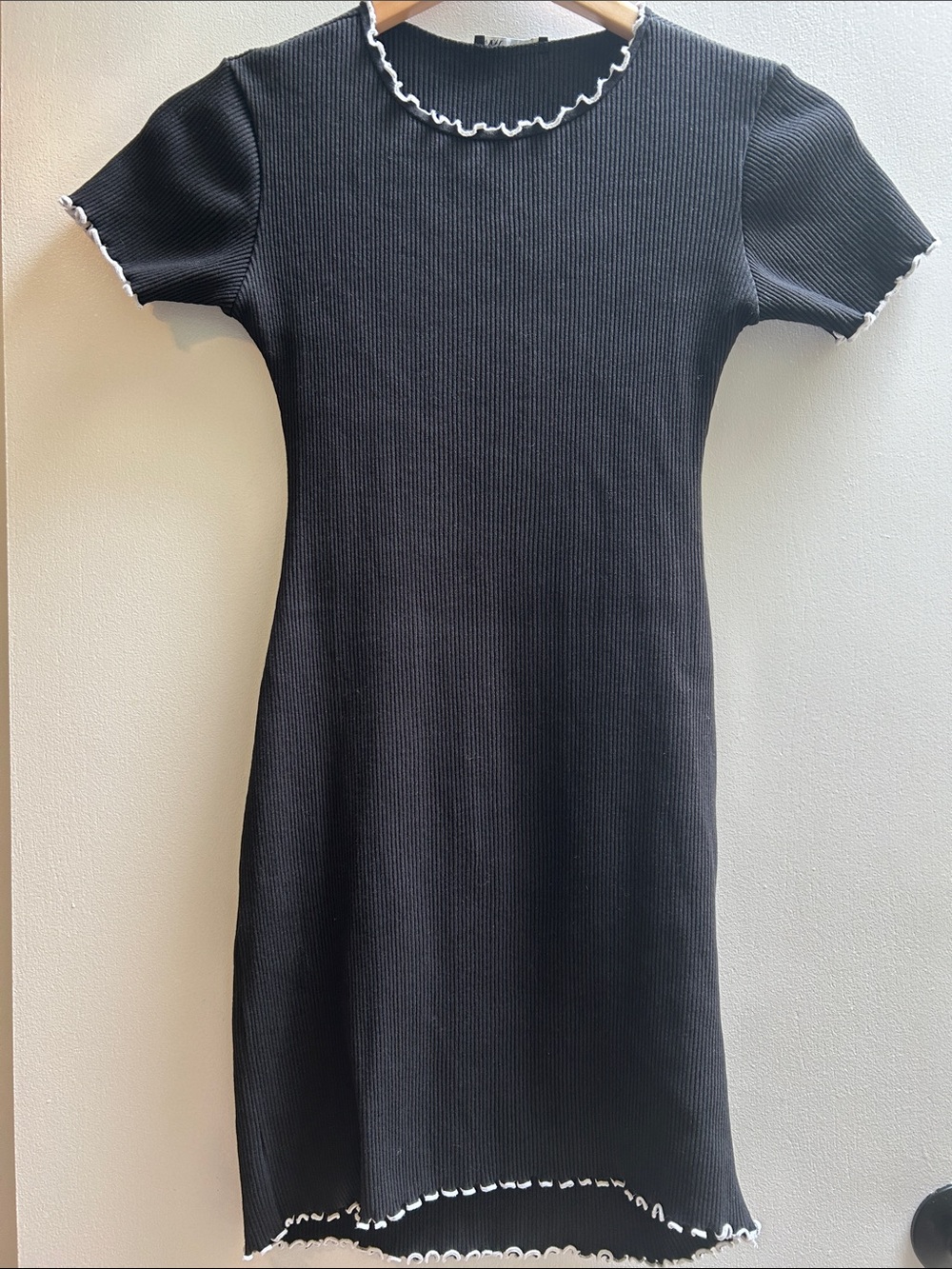 ZARA Black Ribbed Bodycon Dress w/White Lettuce-Edge Trim